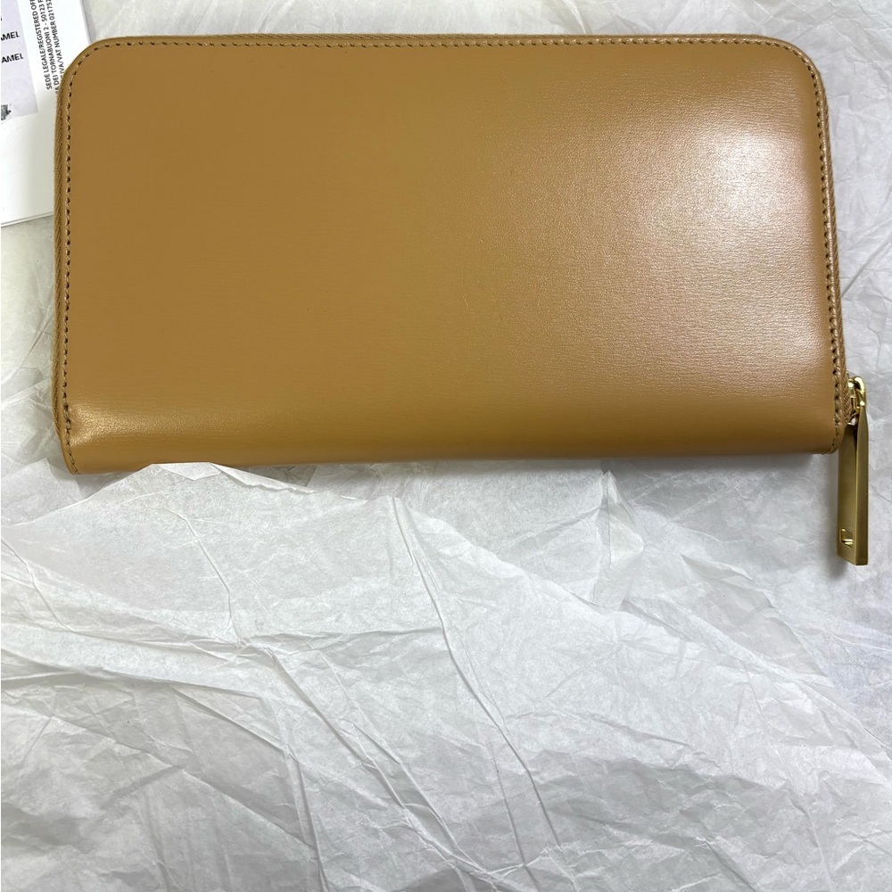 Salvatore Ferragamo Gancini Leather Zipper Continental Wallet. Light Camel. - Picture 5 of 13